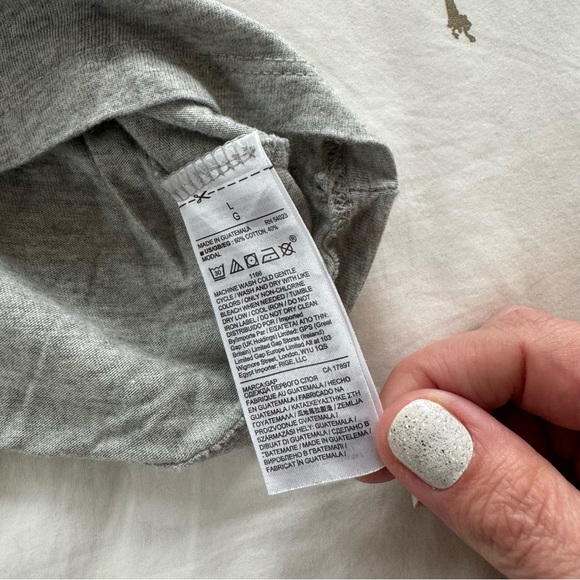 Gap favorite T - Picture 3 of 3